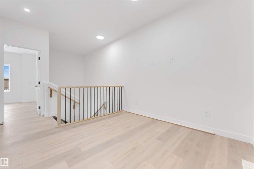 232 24 Street, Edmonton, AB - Indoor Photo Showing Other Room