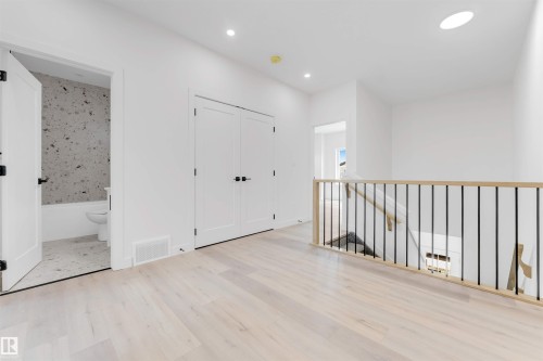 232 24 Street, Edmonton, AB - Indoor Photo Showing Other Room