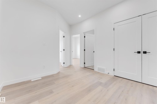 232 24 Street, Edmonton, AB - Indoor Photo Showing Other Room