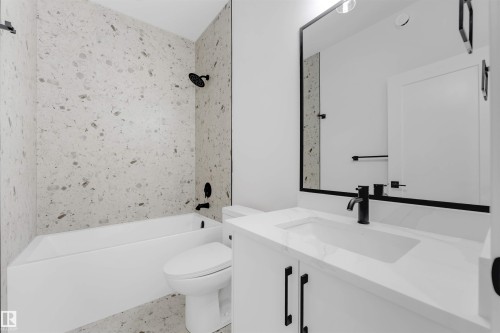 232 24 Street, Edmonton, AB - Indoor Photo Showing Bathroom