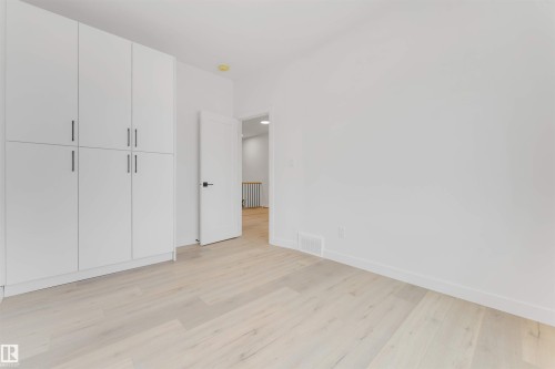 232 24 Street, Edmonton, AB - Indoor Photo Showing Other Room