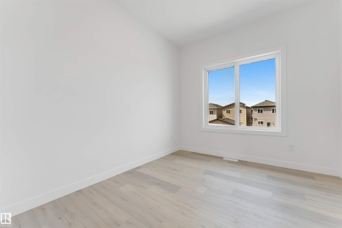 232 24 Street, Edmonton, AB - Indoor Photo Showing Other Room