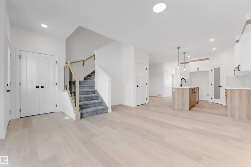 232 24 Street, Edmonton, AB - Indoor Photo Showing Other Room