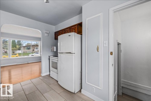 11227 52 Street, Edmonton, AB - Indoor Photo Showing Kitchen