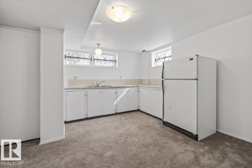 11227 52 Street, Edmonton, AB - Indoor Photo Showing Kitchen