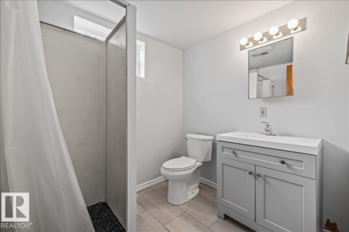 11227 52 Street, Edmonton, AB - Indoor Photo Showing Bathroom