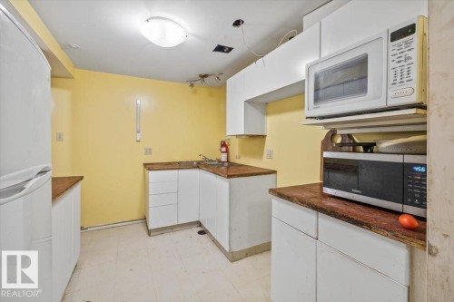 9732 64 Street, Edmonton, AB - Indoor