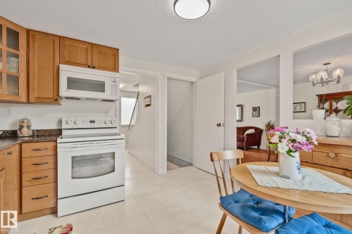 97 Ridgewood Terrace, St. Albert, AB - Indoor Photo Showing Kitchen