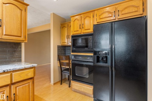 44 Whitehall Crescent, St. Albert, AB - Indoor Photo Showing Kitchen