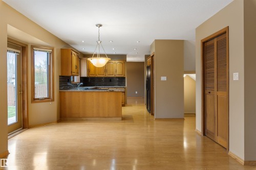 44 Whitehall Crescent, St. Albert, AB - Indoor Photo Showing Kitchen