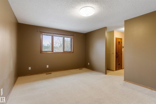 44 Whitehall Crescent, St. Albert, AB - Indoor Photo Showing Other Room