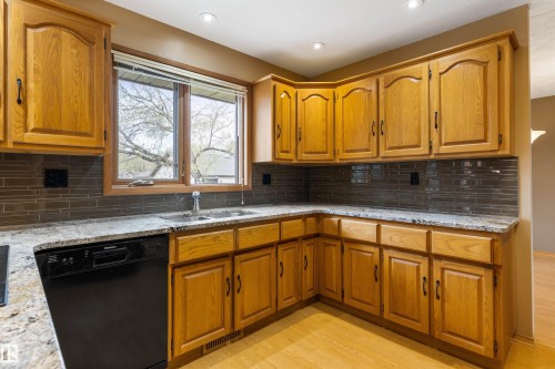 44 Whitehall Crescent, St. Albert, AB - Indoor Photo Showing Kitchen With Double Sink