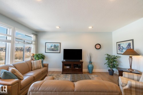 4910 Hawthorn Place, Edmonton, AB - Indoor Photo Showing Living Room