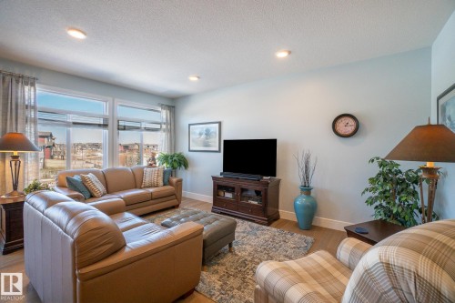 4910 Hawthorn Place, Edmonton, AB - Indoor Photo Showing Living Room