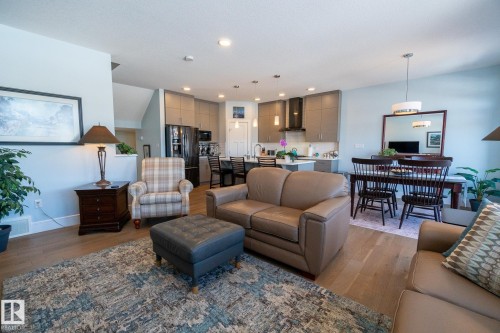 4910 Hawthorn Place, Edmonton, AB - Indoor Photo Showing Living Room