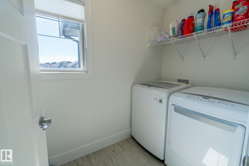 4910 Hawthorn Place, Edmonton, AB - Indoor Photo Showing Laundry Room