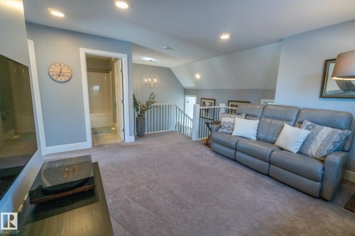 4910 Hawthorn Place, Edmonton, AB - Indoor
