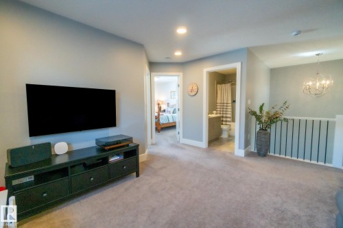 4910 Hawthorn Place, Edmonton, AB - Indoor