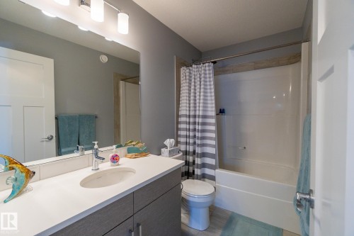 4910 Hawthorn Place, Edmonton, AB - Indoor Photo Showing Bathroom