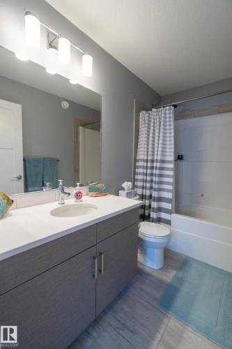 4910 Hawthorn Place, Edmonton, AB - Indoor Photo Showing Bathroom