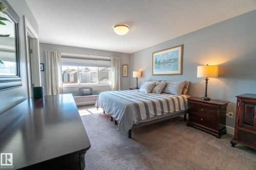 4910 Hawthorn Place, Edmonton, AB - Indoor Photo Showing Bedroom
