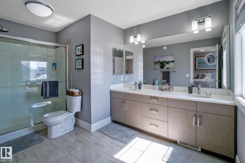 4910 Hawthorn Place, Edmonton, AB - Indoor Photo Showing Bathroom