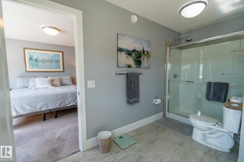 4910 Hawthorn Place, Edmonton, AB - Indoor Photo Showing Bathroom