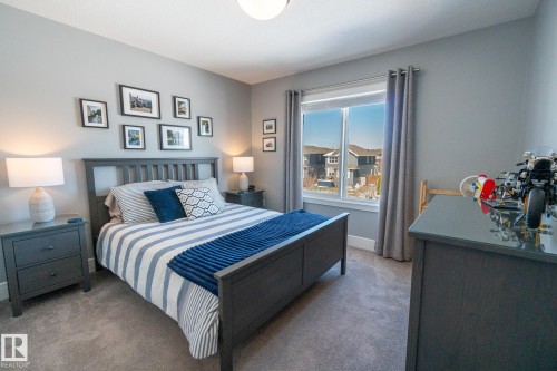 4910 Hawthorn Place, Edmonton, AB - Indoor Photo Showing Bedroom