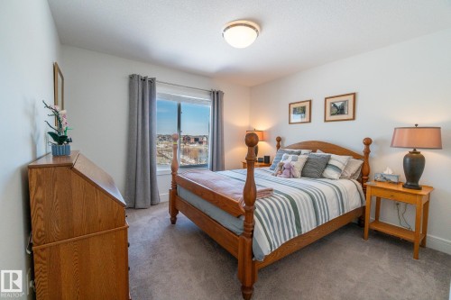 4910 Hawthorn Place, Edmonton, AB - Indoor Photo Showing Bedroom