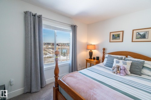 4910 Hawthorn Place, Edmonton, AB - Indoor Photo Showing Bedroom