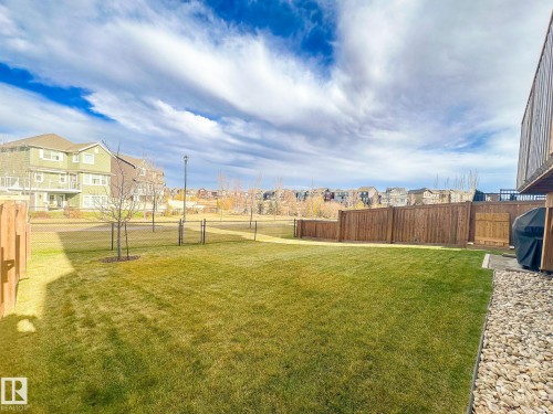 4910 Hawthorn Place, Edmonton, AB - Outdoor