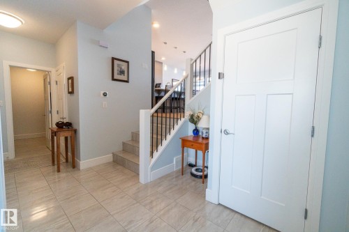 4910 Hawthorn Place, Edmonton, AB - Indoor Photo Showing Other Room