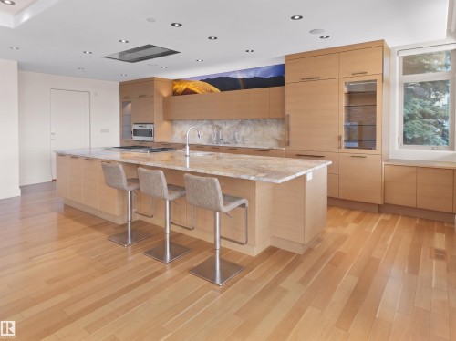 28 Riverside Crescent, Edmonton, AB - Indoor Photo Showing Kitchen