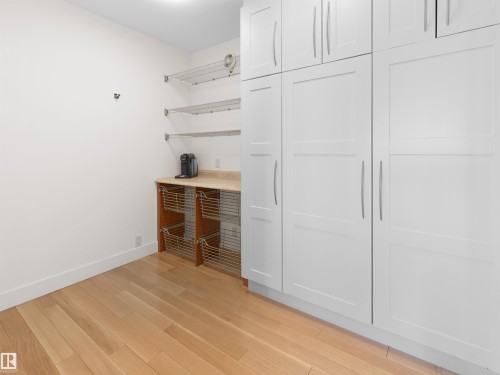 28 Riverside Crescent, Edmonton, AB - Indoor Photo Showing Other Room