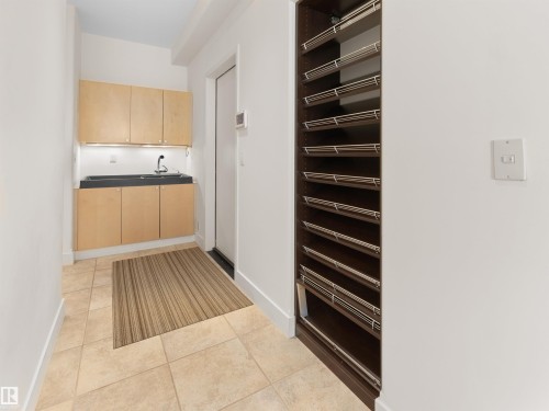 28 Riverside Crescent, Edmonton, AB - Indoor Photo Showing Other Room