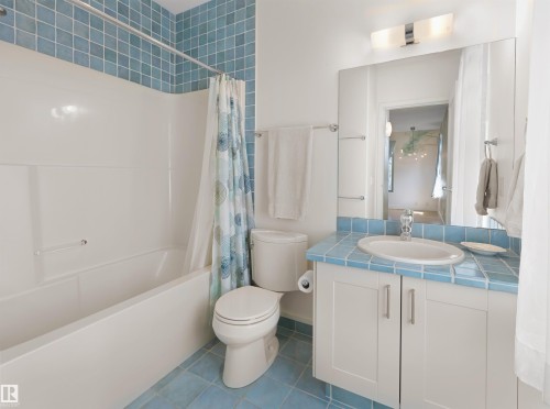 28 Riverside Crescent, Edmonton, AB - Indoor Photo Showing Bathroom