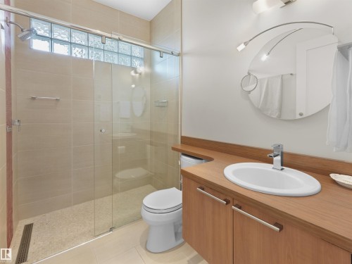 28 Riverside Crescent, Edmonton, AB - Indoor Photo Showing Bathroom