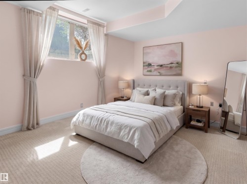 28 Riverside Crescent, Edmonton, AB - Indoor Photo Showing Bedroom