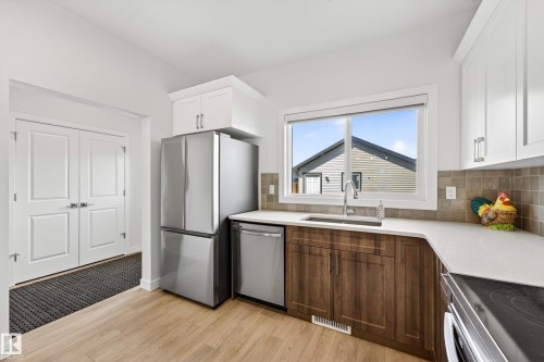 52 Penn Place, Spruce Grove, AB - Indoor Photo Showing Kitchen