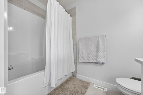52 Penn Place, Spruce Grove, AB - Indoor Photo Showing Bathroom