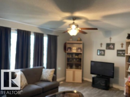 5339 52 Ave, Mundare, AB 