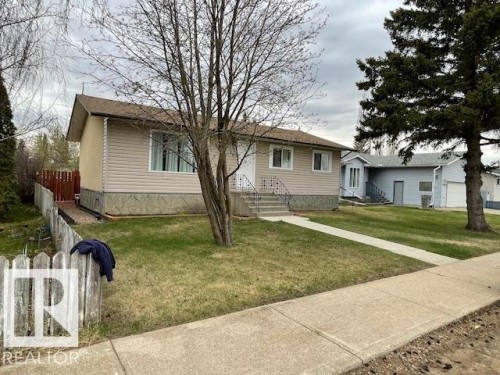 5339 52 Ave, Mundare, AB 