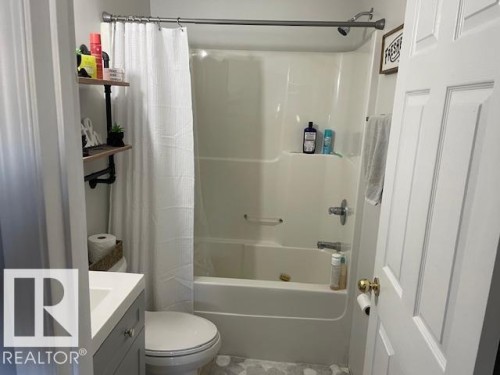 5324 54 Avenue, Mundare, AB - Indoor Photo Showing Bathroom