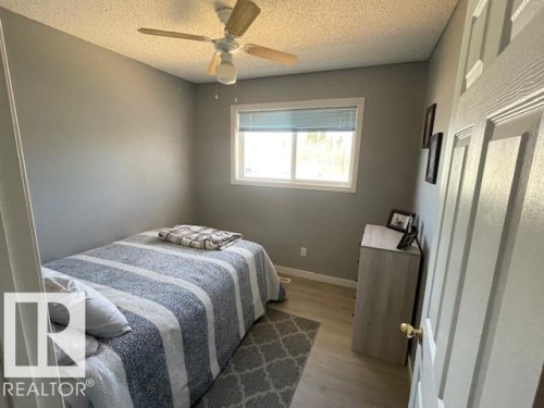 5324 54 Avenue, Mundare, AB - Indoor Photo Showing Bedroom