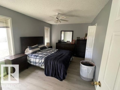 5324 54 Avenue, Mundare, AB - Indoor Photo Showing Bedroom