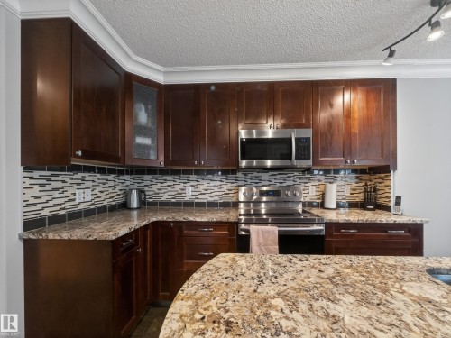 40 English Way, St. Albert, AB - Indoor Photo Showing Kitchen With Upgraded Kitchen
