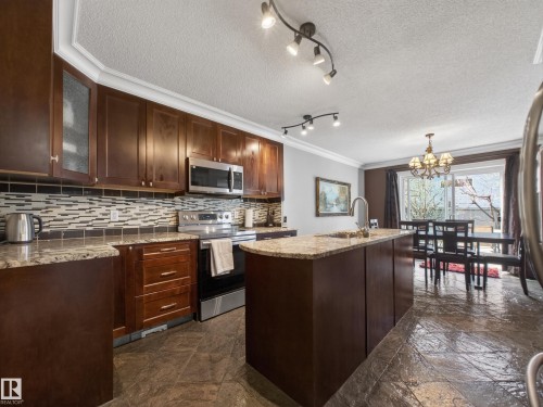 40 English Way, St. Albert, AB - Indoor Photo Showing Kitchen With Upgraded Kitchen