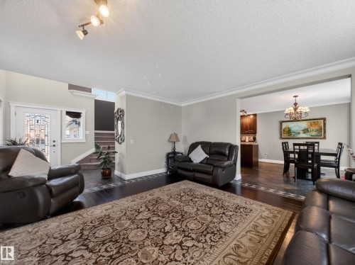 40 English Way, St. Albert, AB - Indoor Photo Showing Living Room