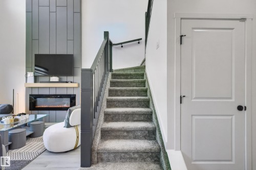 1412 11 Avenue, Edmonton, AB - Indoor Photo Showing Other Room