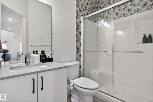 1412 11 Avenue, Edmonton, AB - Indoor Photo Showing Bathroom